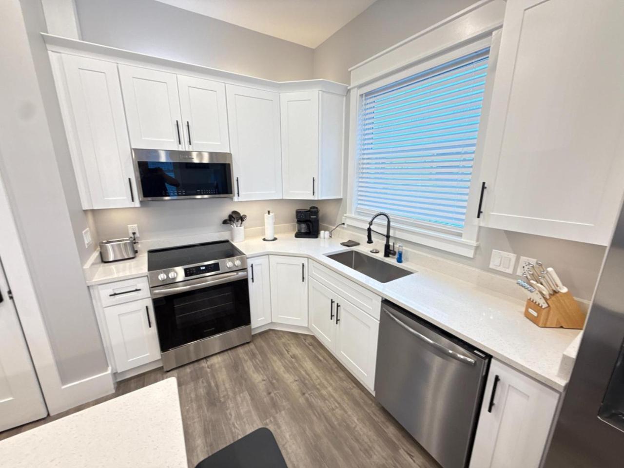 Sunrise Terrace - Pool, Beach Access, Rooftop Deck Holiday home *